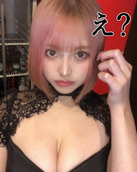 【画像】美人なキャバ嬢のドスケベ谷間見ながら飲む酒は格別よなｗｗの画像