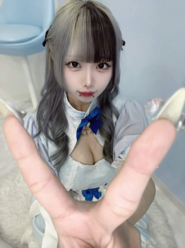 【画像】最近のコンカフェ嬢さん、おっぱいﾎﾞｲﾝﾎﾞｲﾝでシコらせに来てるの画像