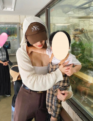 【画像】こういう子持ちの美人妻と昼間にこっそりパコりたい癖いるよな?wwの画像