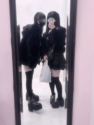 【画像】カワイイ友達と一緒に写真を撮る地雷系女子が最高にキュートやの画像