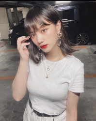 【画像】服を着ててもふっくらおっぱいが主張する格好ってシコいぜwwの画像