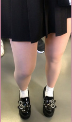 【画像】むちむちなふとももにぶっかけたくなる街撮り野良ふともも集の画像