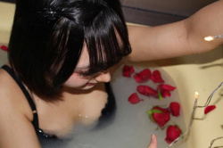 【画像】どちゃクソにえろい谷間な水着美女達と遊びたいですの画像
