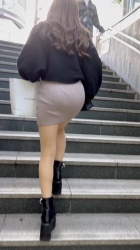 【画像】ピタっとした私服の女さんが居たらお尻ガン見するよなwwの画像