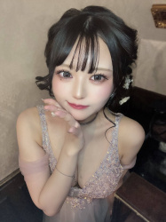 【画像】こんな美人キャバ嬢と酒飲んで谷間とふともも見てたらバカになるよなwwの画像
