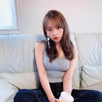 【画像】ふっくらおっぱいが隠し切れない女の子の私服の画像