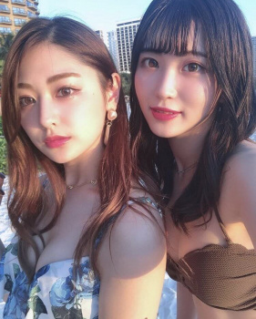 【画像】友達がカワイイと相乗効果でカワイくなる水着でツーショの画像