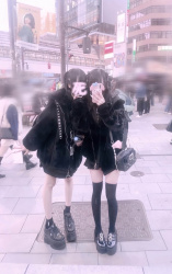 【画像】ニコイチ地雷系女子の雰囲気がカワイ過ぎてたまらんの画像