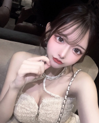 【画像】こりゃバカになって貢いでしまう美巨乳美女なキャバ嬢の谷間の画像