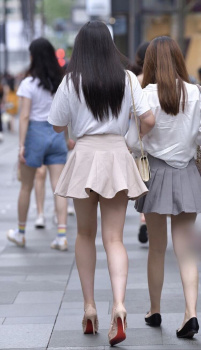 【画像】このレベルがゴロゴロいるチャイナ美女のスタイルがレべチやわの画像