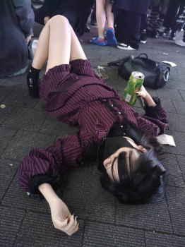 【画像】ホテル連れ込みたくなるパキって意識朦朧なぴえん系女子ちゃんたちの画像