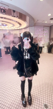 【画像】こういう黒コーデな地雷系女子が大好きなんやが･･･の画像