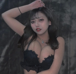 【画像】モデル並みにスケベな一般人水着女さんでシコろうの画像