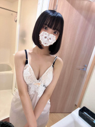 【画像】えろいカラダでカワイイ女の子の部屋着姿がたまらんの画像