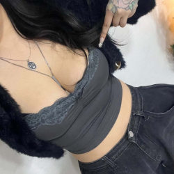 【画像】おっぱいを強調したこういう格好で無双女さんｗｗの画像