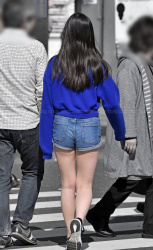 【画像】生足まる出しで街中闊歩するドスケベ女さんの画像