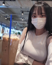 【画像】後ろからガっ！と鷲掴みにしても揉みしだきたくなる着衣巨乳の画像