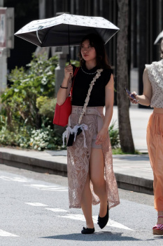 【画像】やっぱ女の子は露出が多くてなんぼのもんよな～ｗｗの画像