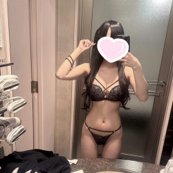 【画像】女はいいよな～こうやって下着姿の写真上げるだけで稼げてｗｗの画像