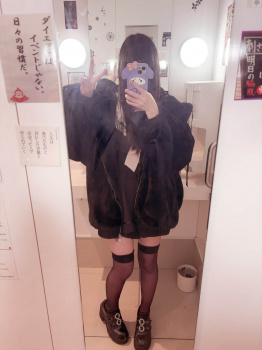 【画像】地雷系のこういう格好が好きなんだがロリですか？の画像