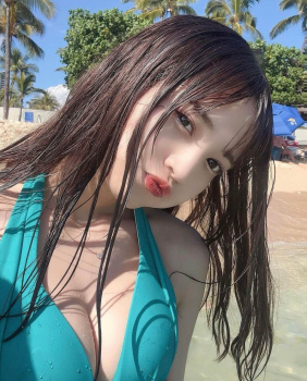 【画像】シコられ欲求なくしてこんな水着姿ネットに上げられますか？の画像