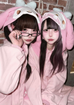 【画像】ニコイチ地雷系な女の子が可愛すぎてﾍﾟｲﾍﾟｲ送りたいの画像