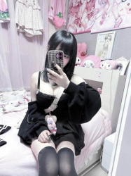 【画像】カワイイしこういうエロい格好もできちゃう地雷女子がシコいの画像