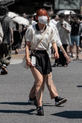 【画像】やっぱ街で見る女の野良ふとももってええなの画像