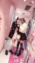 【画像】地雷系女子ちゃんが一番ニーハイ似合うよなの画像