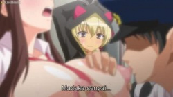【エロアニメ】巨乳美少女の乳首を吸う警察官を見る金髪爆乳美女♥の画像