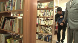 図書室で担任に媚薬を塗られたマ○コをガン突きされてアヘ顔痙攣するクラスの女子 後半の画像