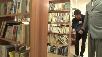 図書室で担任に媚薬を塗られたマ○コをガン突きされてアヘ顔痙攣するクラスの女子 後半の画像