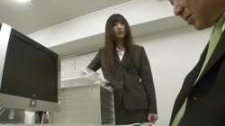 生意気女子社員に痴漢したら従順になり簡単にヤラしてくれました 前半の画像