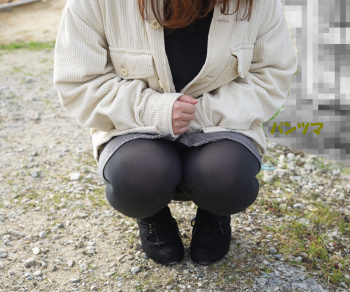 20歳 幼い感じの専門学生の黒タイツをゲットの画像