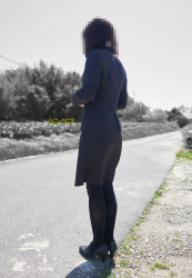 39歳　スーツを着た営業女性の黒タイツをゲットの画像