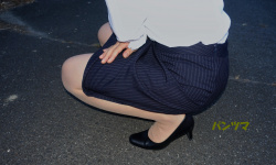 25歳 病院受付OLの仕事終わりにパンストをゲットの画像