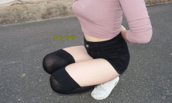 19歳　ガールズバーで働くキャストのニーハイをゲットの画像