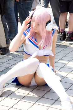 コスプレイヤーの見せパンでも見たくなるパンチラwwwの画像
