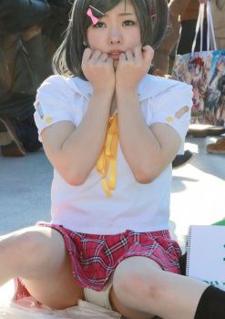 コスプレイヤーさん！見せパンでもスカートの中が見えるのはエロいですよwwwの画像