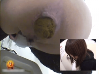コンビニトイレで素人女性たちがうんこするところを盗撮の画像