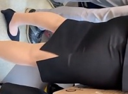 パンチラ逆さ撮り・就活中の女子大生が盗撮師にうなじやケツを舐めるように盗撮されるの画像