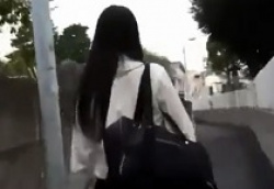 パンチラ盗撮・制服女子をストーキングして背後からおパンツ逆さ撮りしちゃうの画像