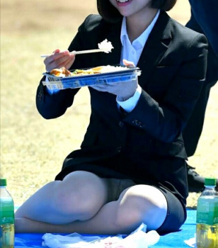 素人街撮り！パンスト履いたお姉さんのパンチラ画像第24弾の画像