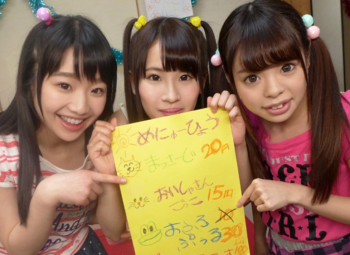【ロリ】3人の美少女がお小遣い稼ぎにHなお店をオープン！どの注文も大喜びでやってくれる姉妹、ヤリたい放題スタートの画像