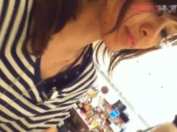 【リアル盗撮】ショップ店員の美女ばかりが被害に!!!胸チラ＆パンチラ隠し撮り映像！！の画像