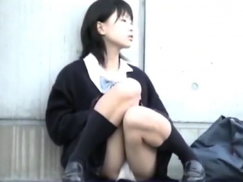 【リアル盗撮】放課後の無防備パンティ！美少女すぎるＪＣ中○生の股間隠し撮りｗｗｗの画像