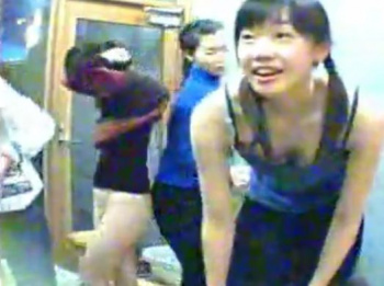 【リアル盗撮】可愛さ最上級！女子風呂脱衣所隠し撮り!!!ツインテール美少女のお着替えを無断収録！！の画像