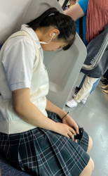 電車内制服JK！の画像