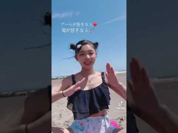 JCの水着胸チラの画像