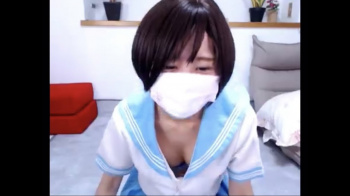 3回回ってと言われ、目が回って胸チラ配信。ブラチラ 胸チラの画像